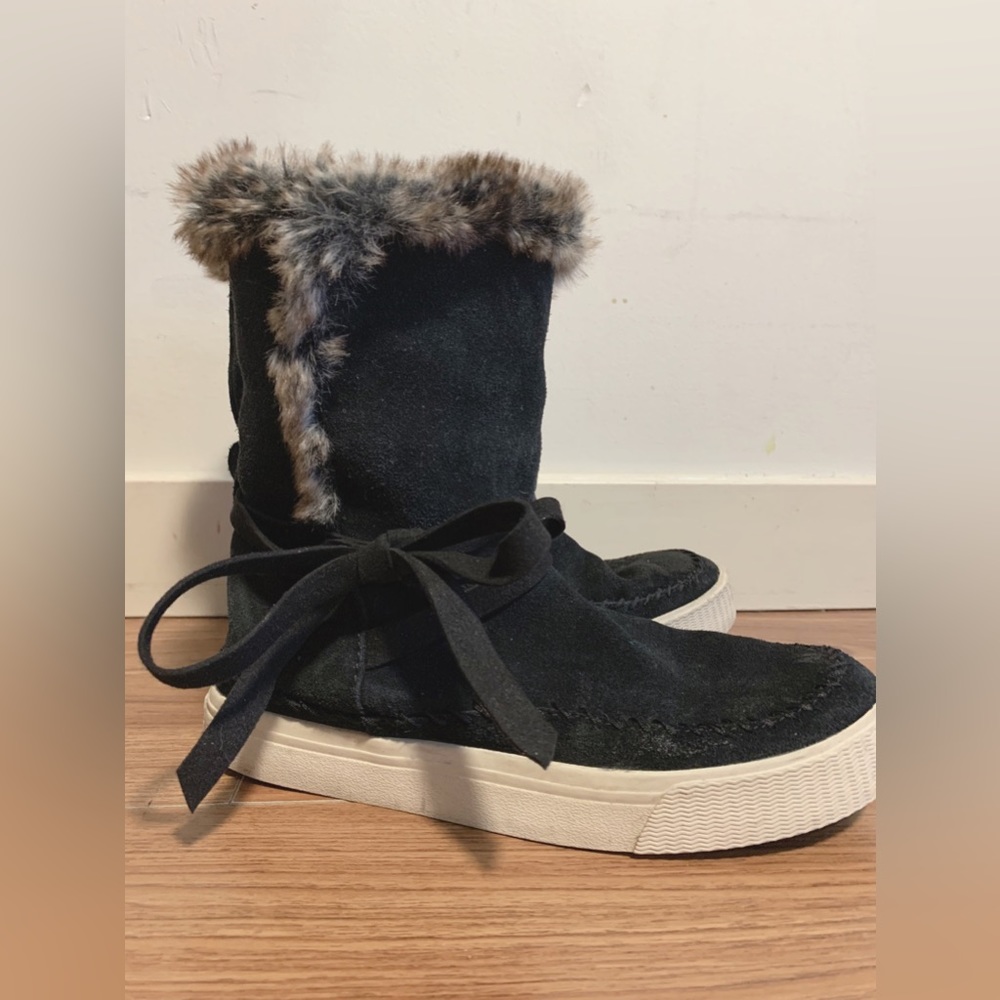Size US6.5 TOMS Vista Black Suede Faux Fur Lined Winter Boots